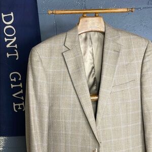 Cream Sport Coat with Classic Notched Lapel and Refined Wool Blend Fabric